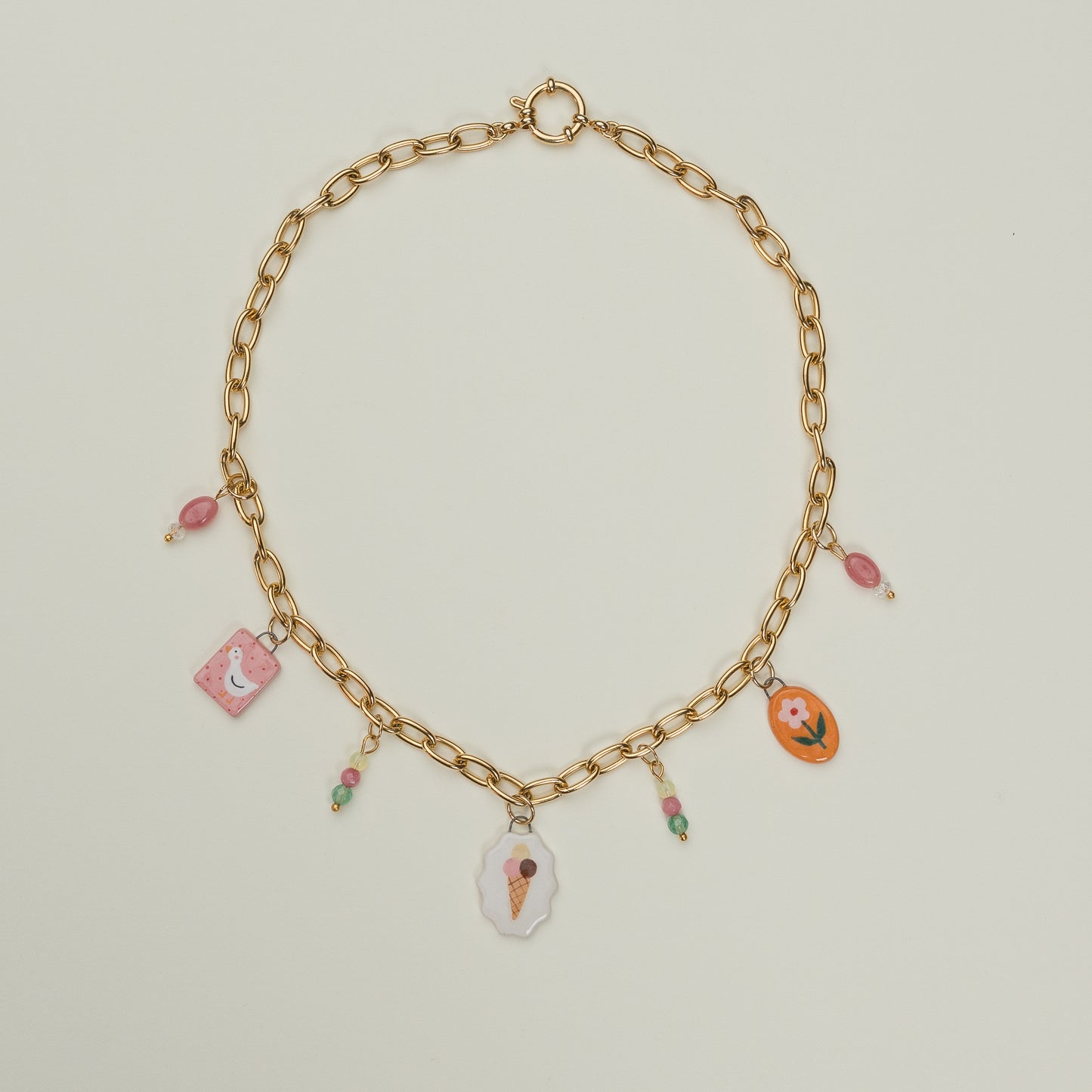 Catenella oro con ciondoli e perline