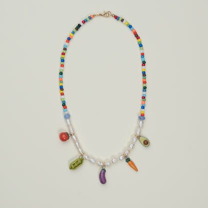 Collana con perle e ortaggi