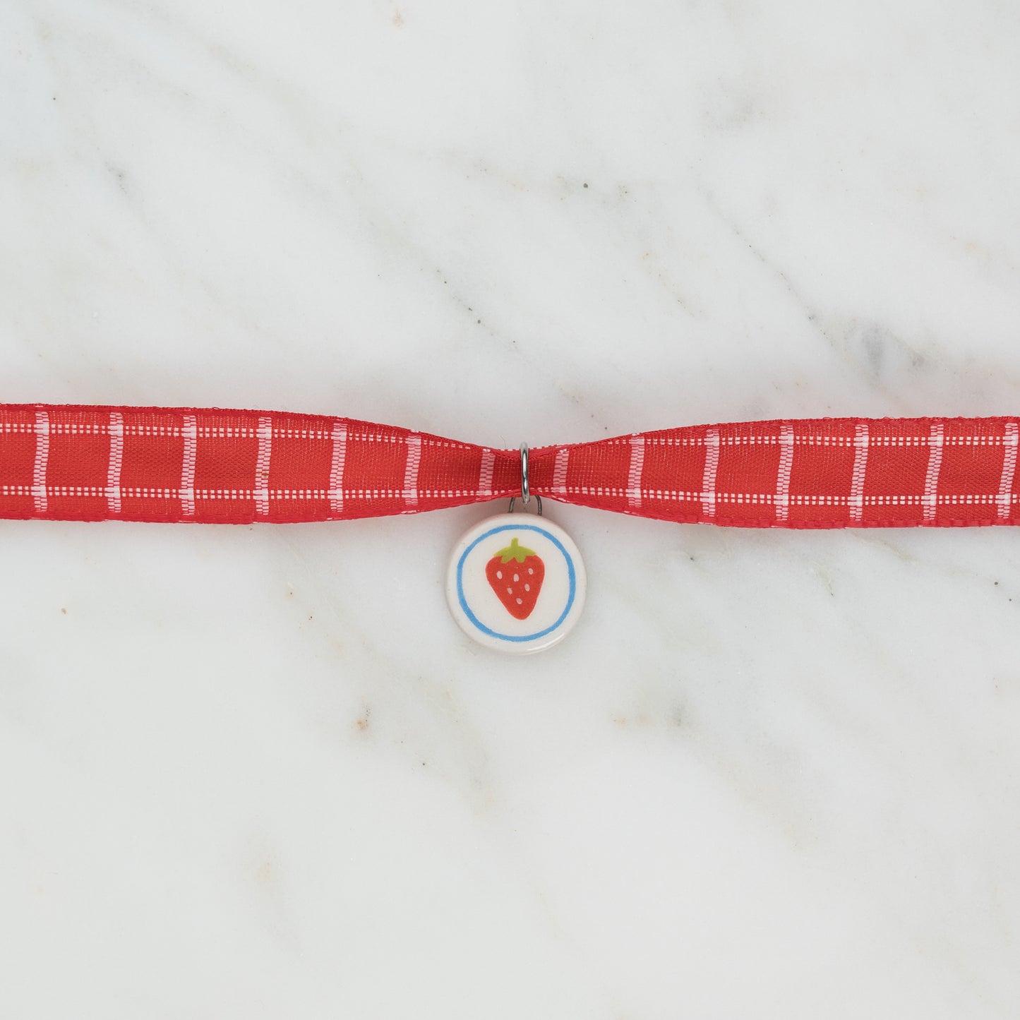 Choker con ciondolo tondo con fragola