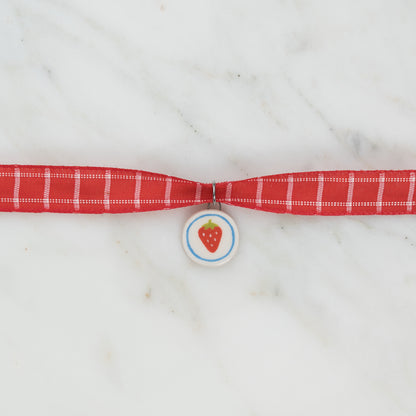 Choker con ciondolo tondo con fragola