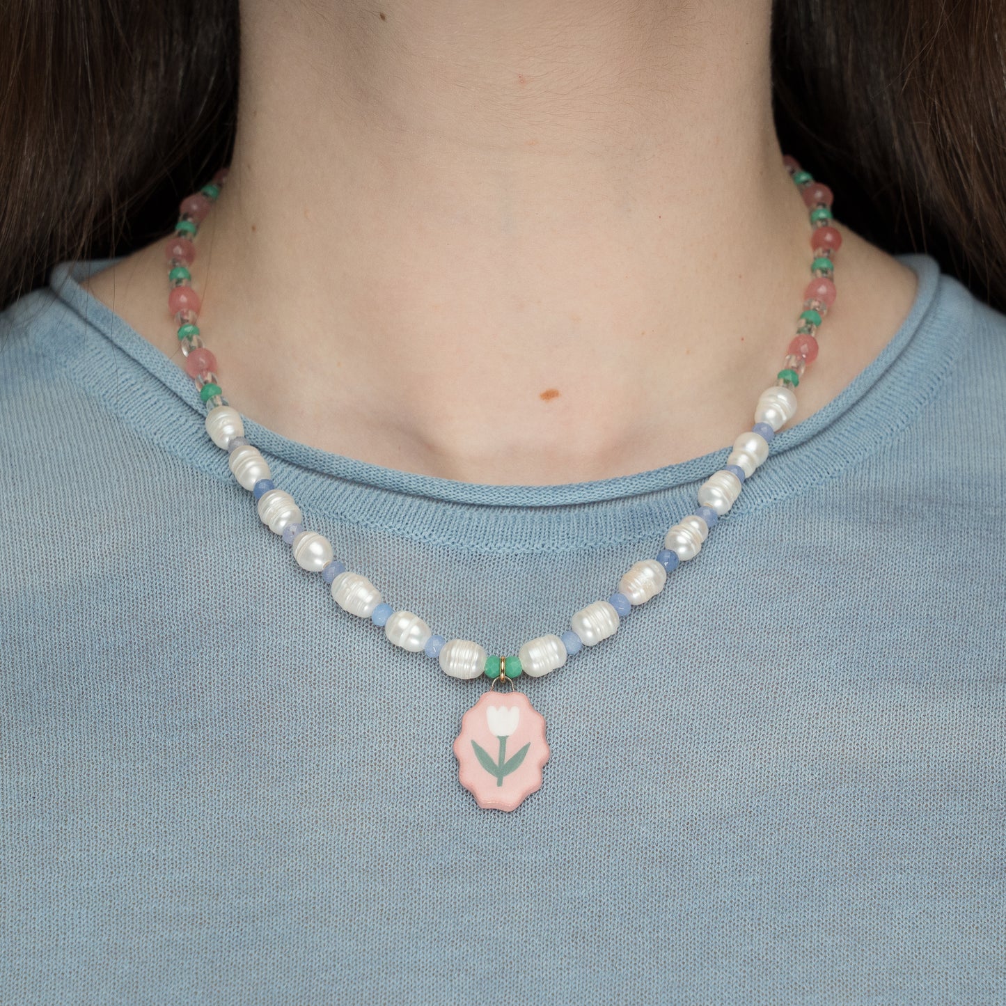 Collana con perle e ciondolo tulipano