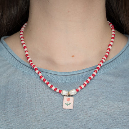Collana di perline con ciondolo tulipano