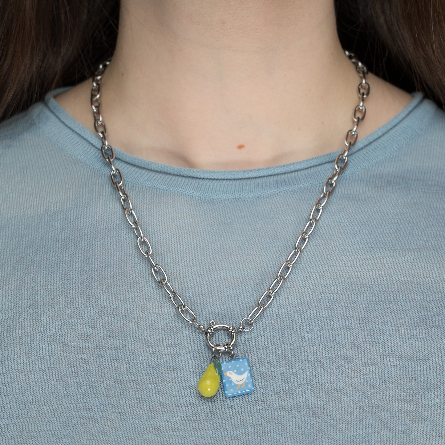 Catenella argento con pera e paperella