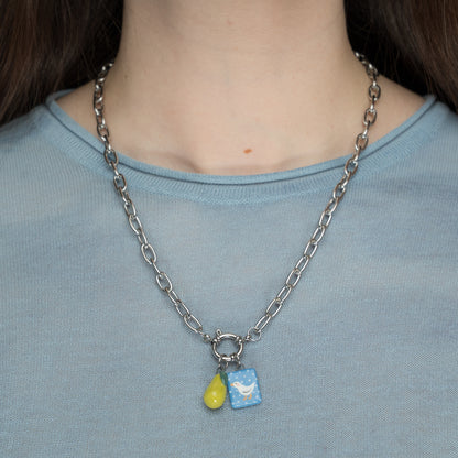 Catenella argento con pera e paperella