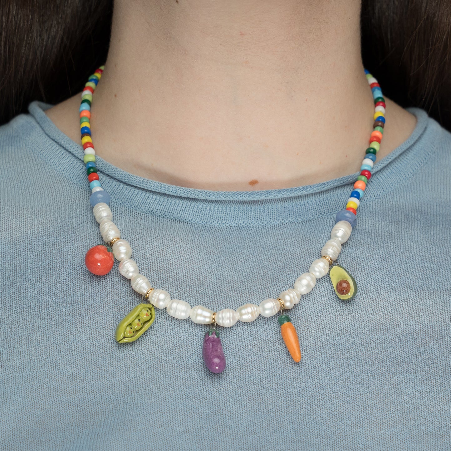 Collana con perle e ortaggi