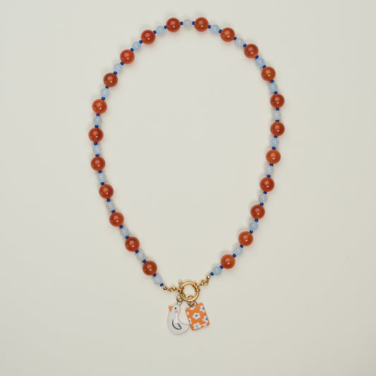 Collana di perle in pietra dura con coppia di ciondoli