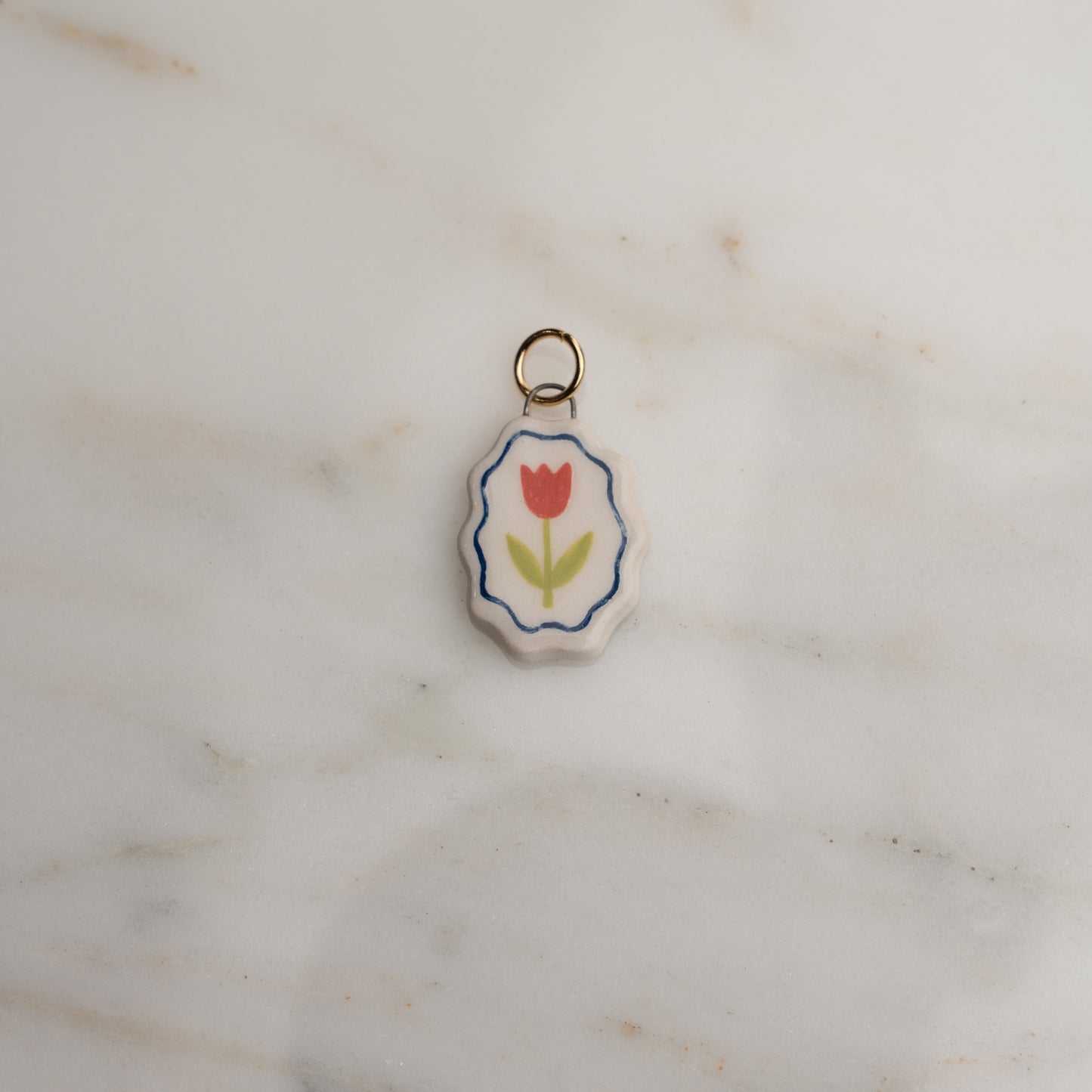 Ciondolo ovale con bordo ondulato