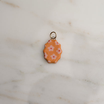 Ciondolo ovale con bordo ondulato