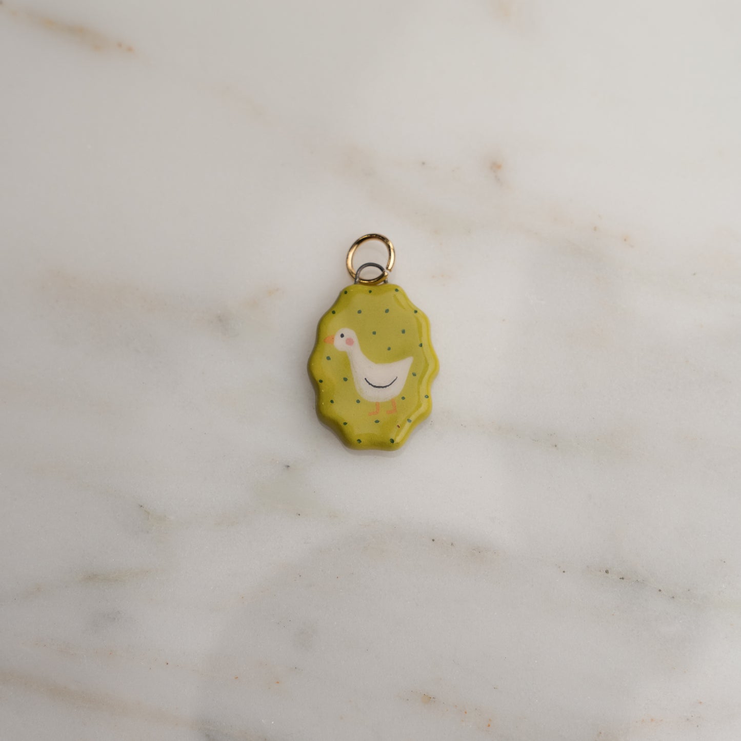 Ciondolo ovale con bordo ondulato