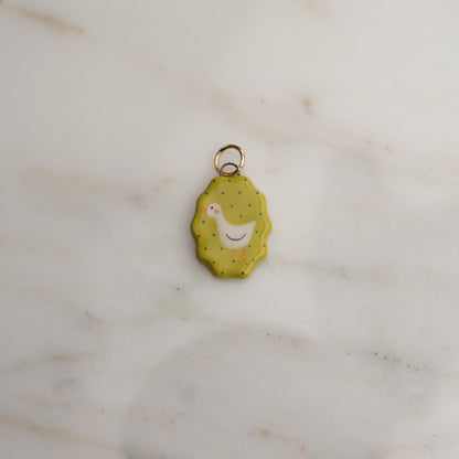 Ciondolo ovale con bordo ondulato