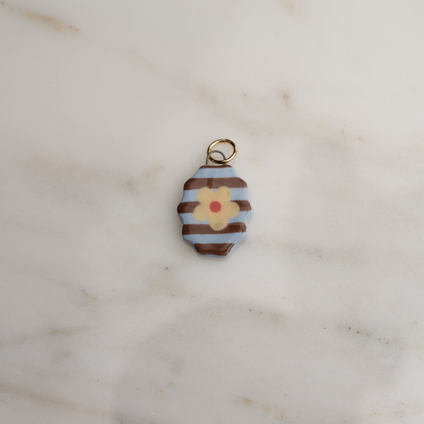 Ciondolo ovale con bordo ondulato