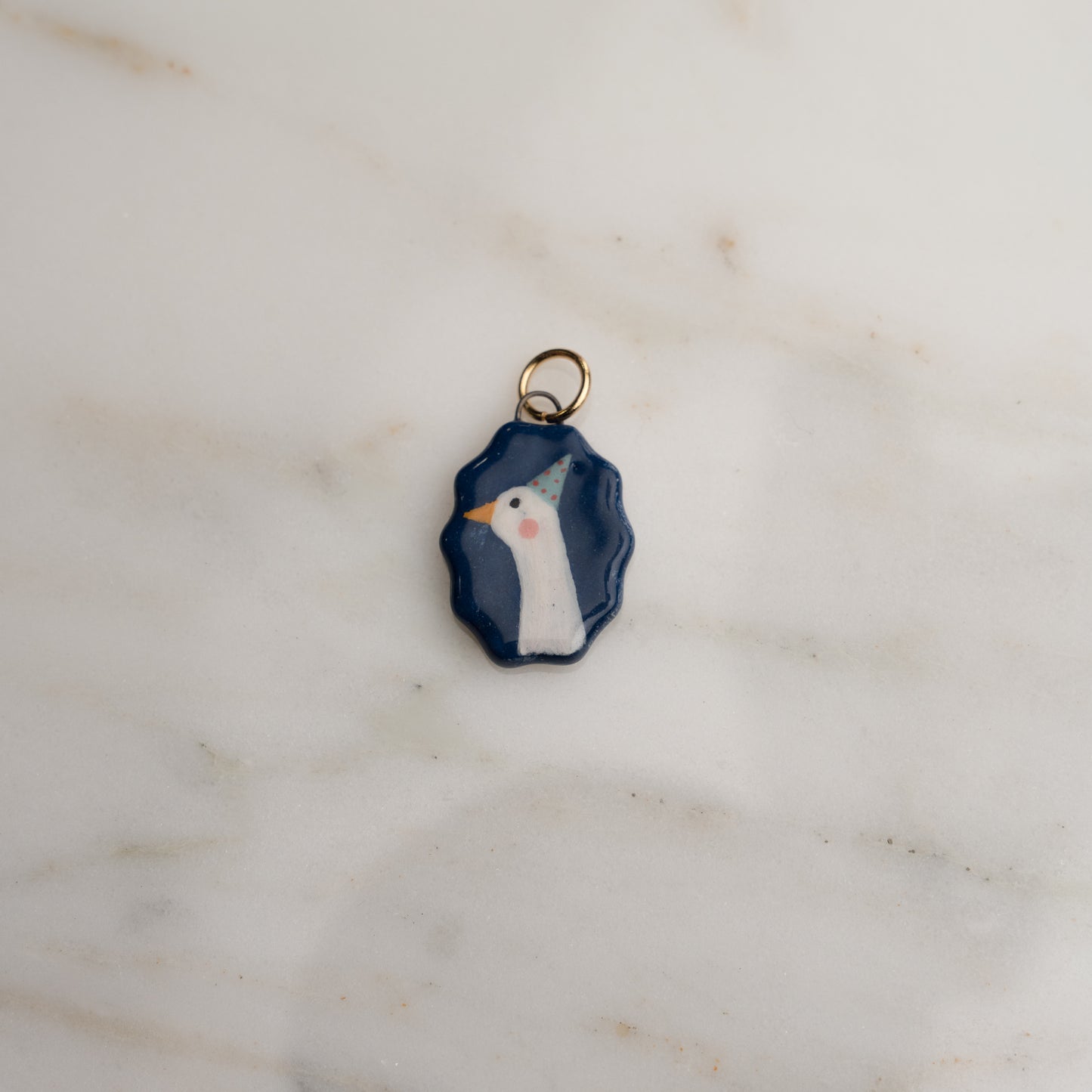 Ciondolo ovale con bordo ondulato