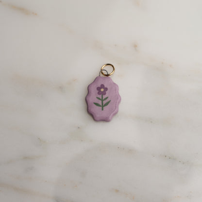 Ciondolo ovale con bordo ondulato