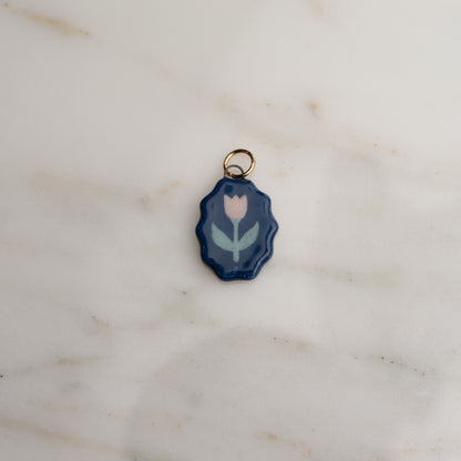 Ciondolo ovale con bordo ondulato