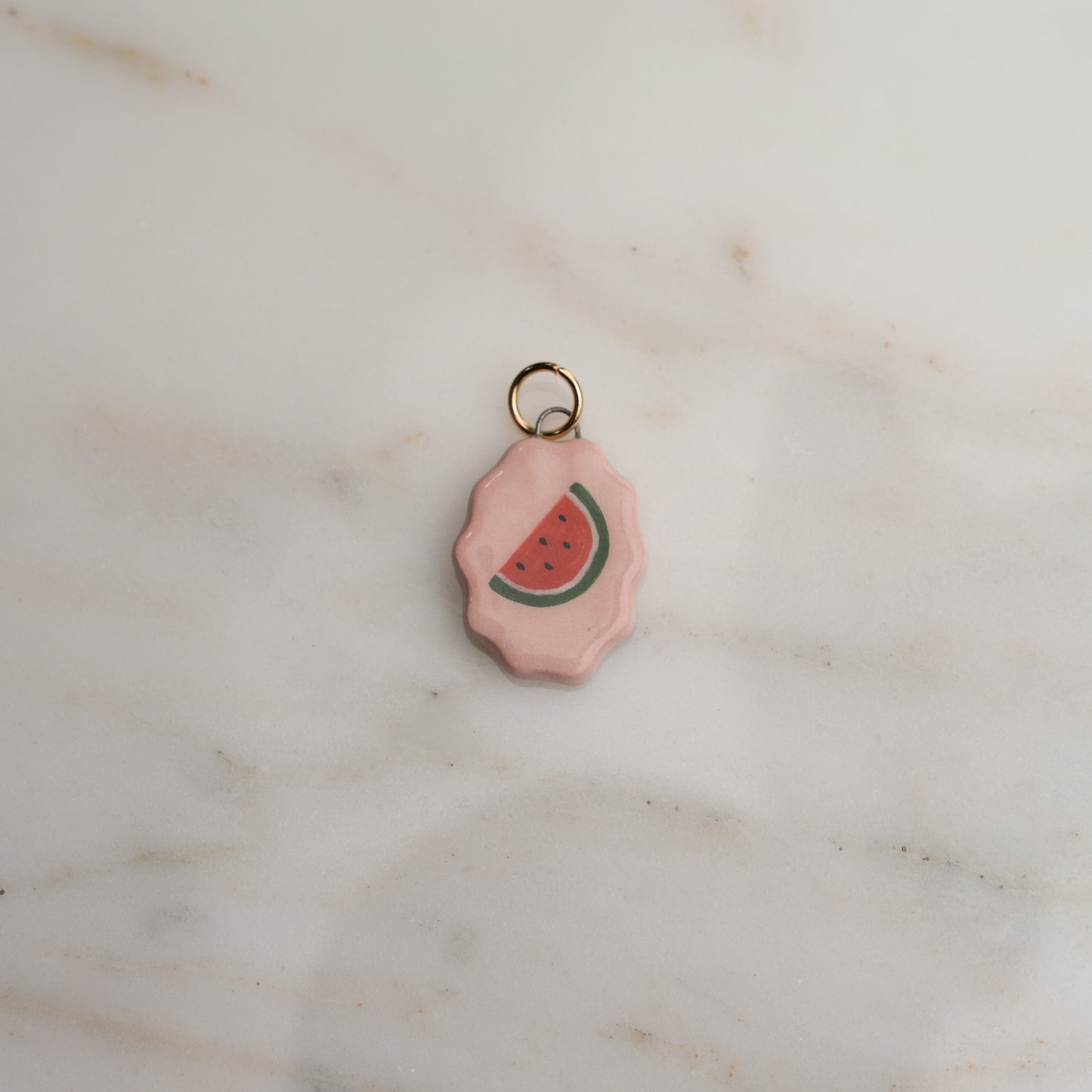 Ciondolo ovale con bordo ondulato