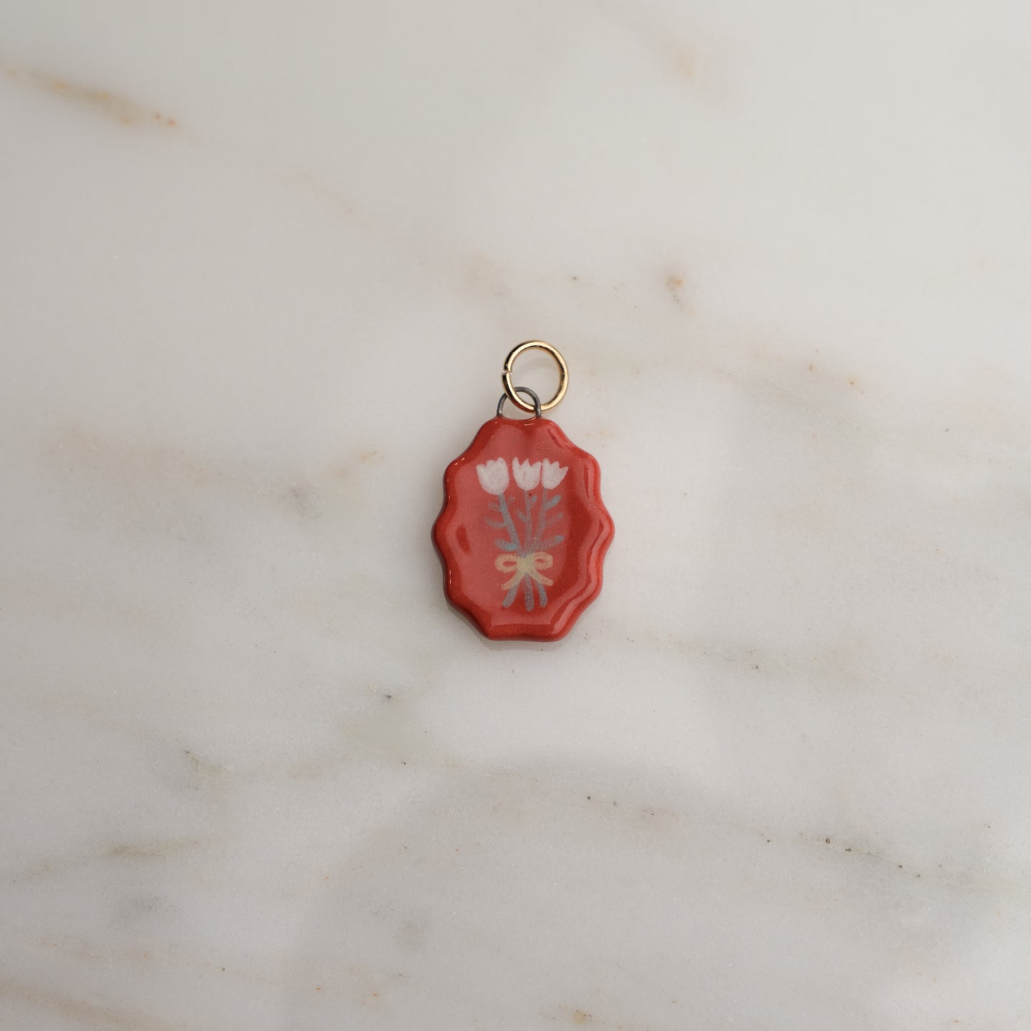 Ciondolo ovale con bordo ondulato