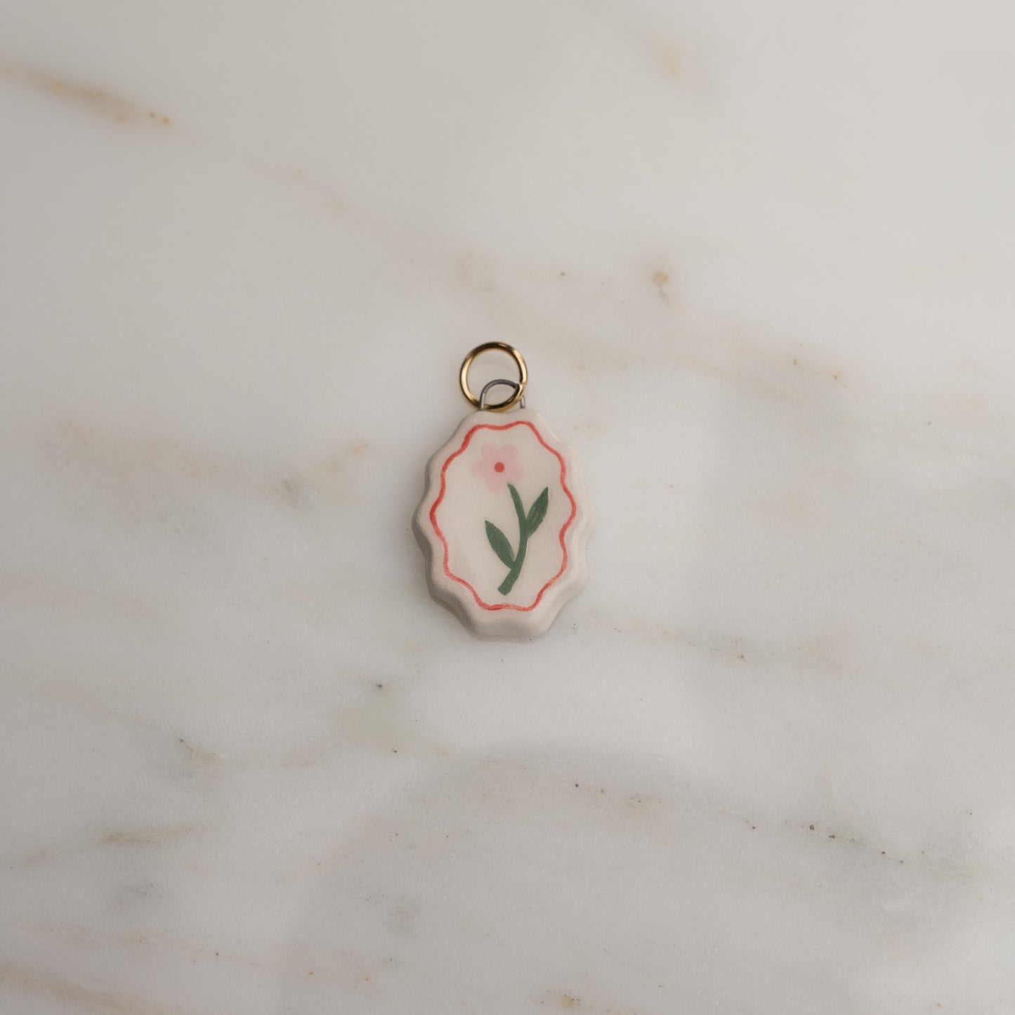 Ciondolo ovale con bordo ondulato