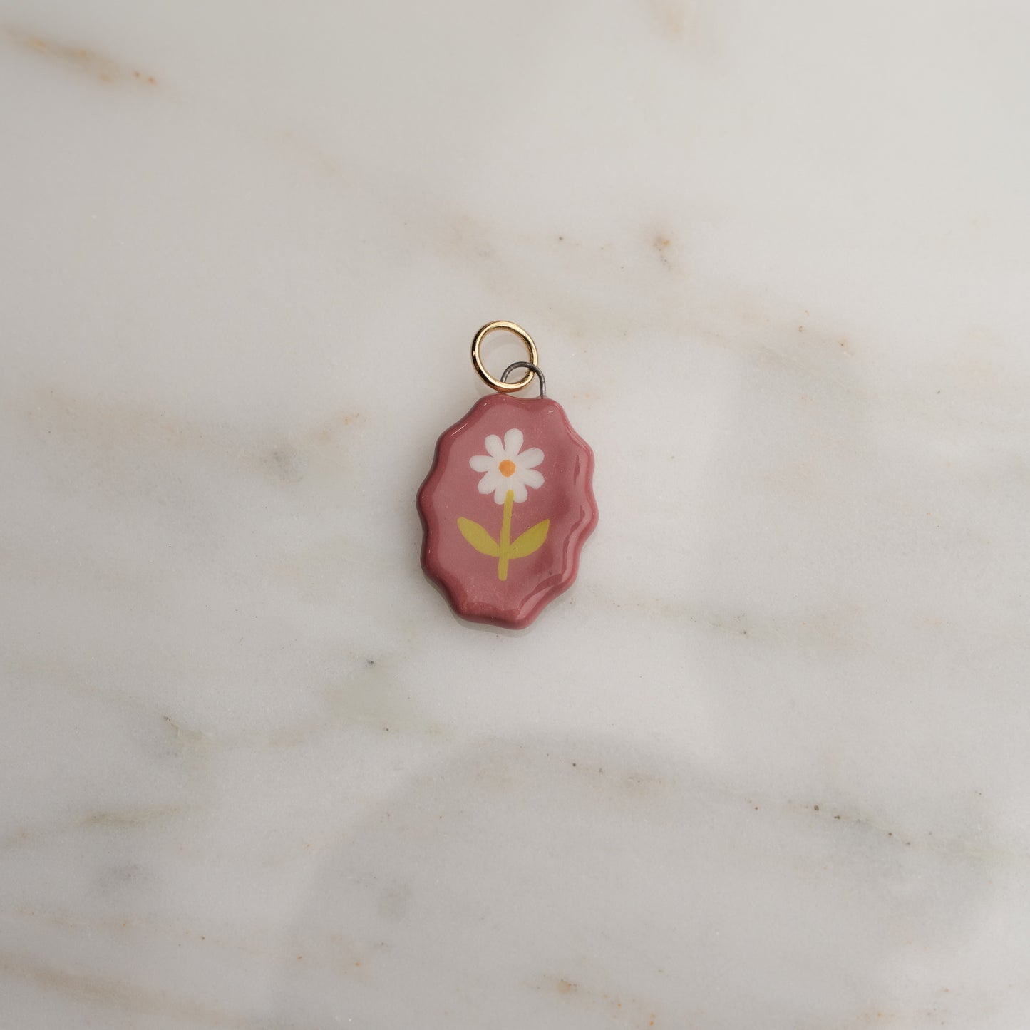 Ciondolo ovale con bordo ondulato