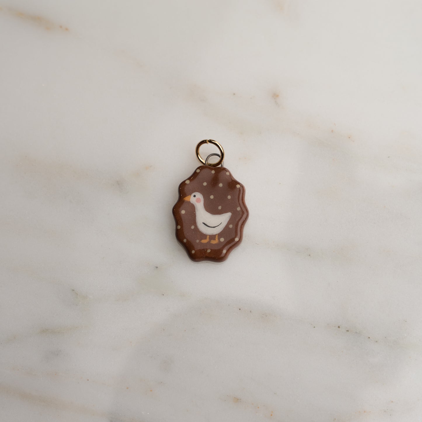 Ciondolo ovale con bordo ondulato