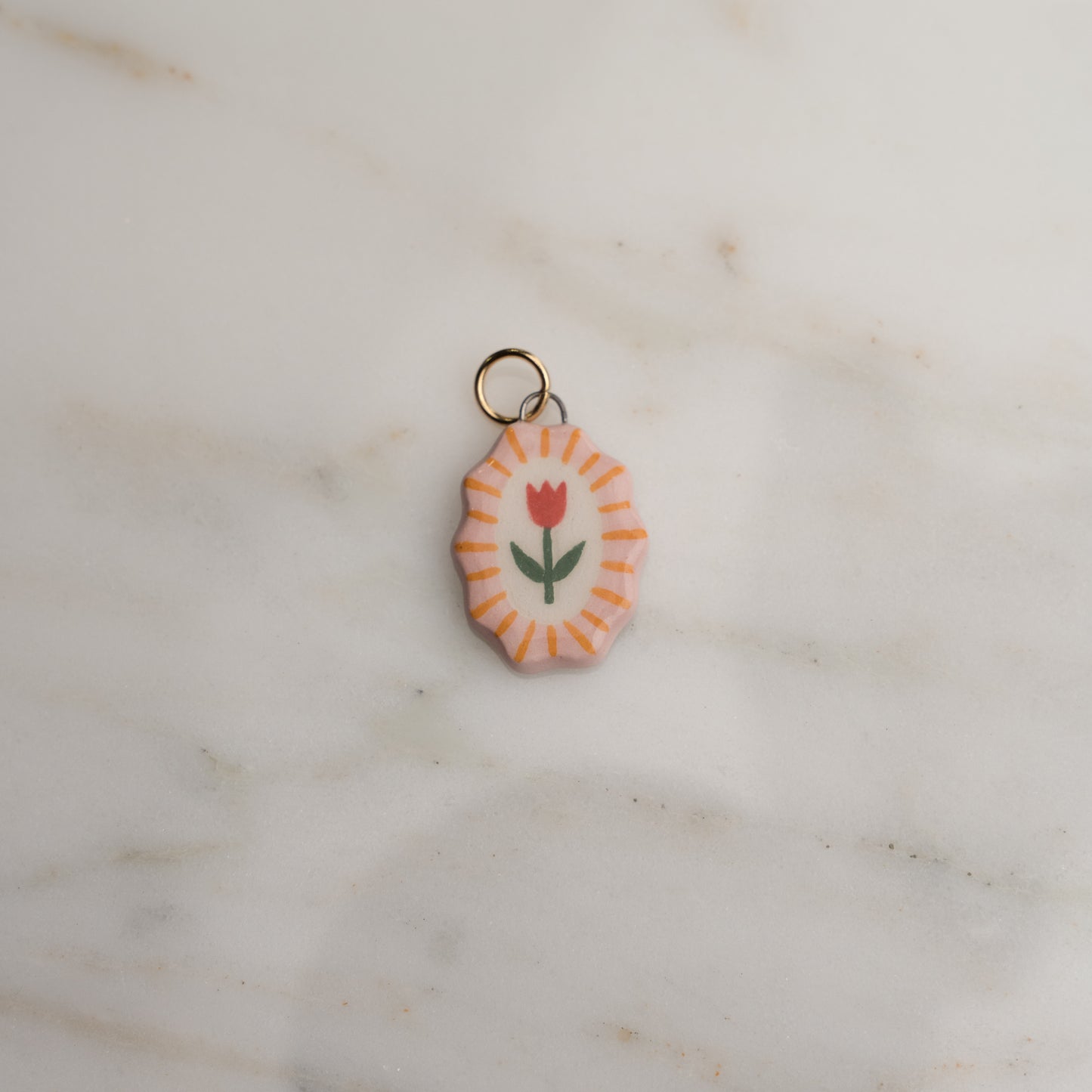 Ciondolo ovale con bordo ondulato