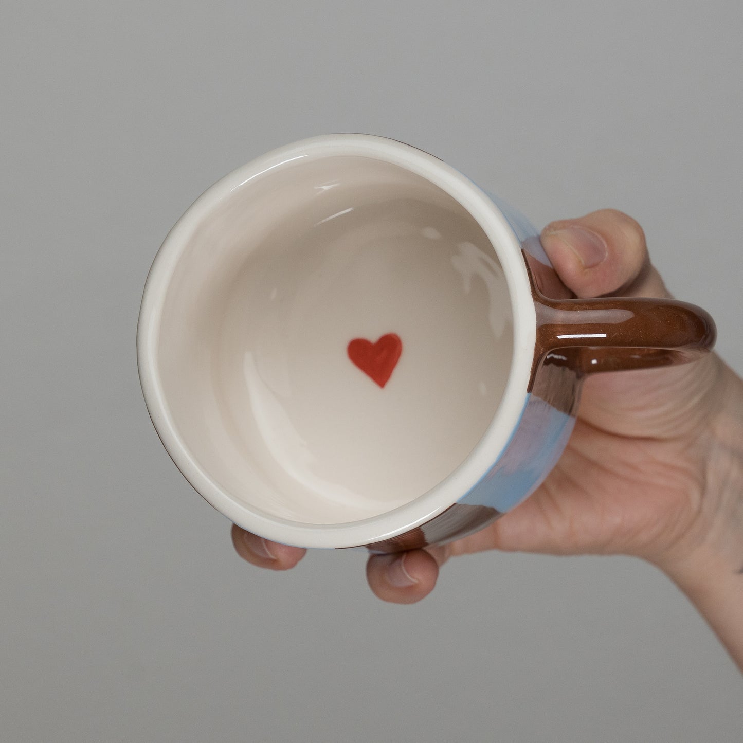 Tazza a righe azzurra e marrone