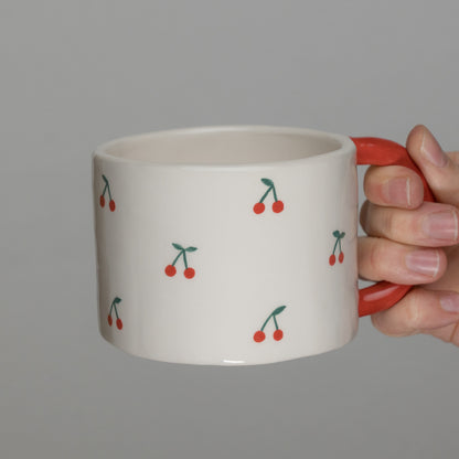 Tazza con ciliegie