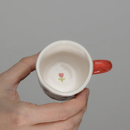 Tazzina con tulipani e manico rosso