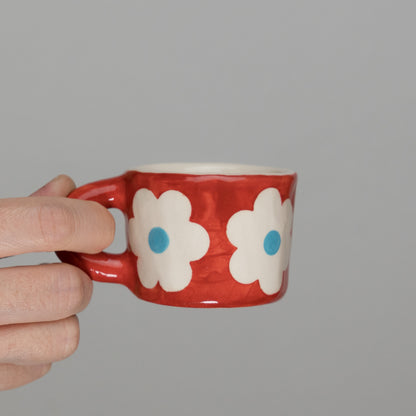 Tazzina rossa con fiori