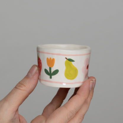 Tazzina con disegni e manico rosa