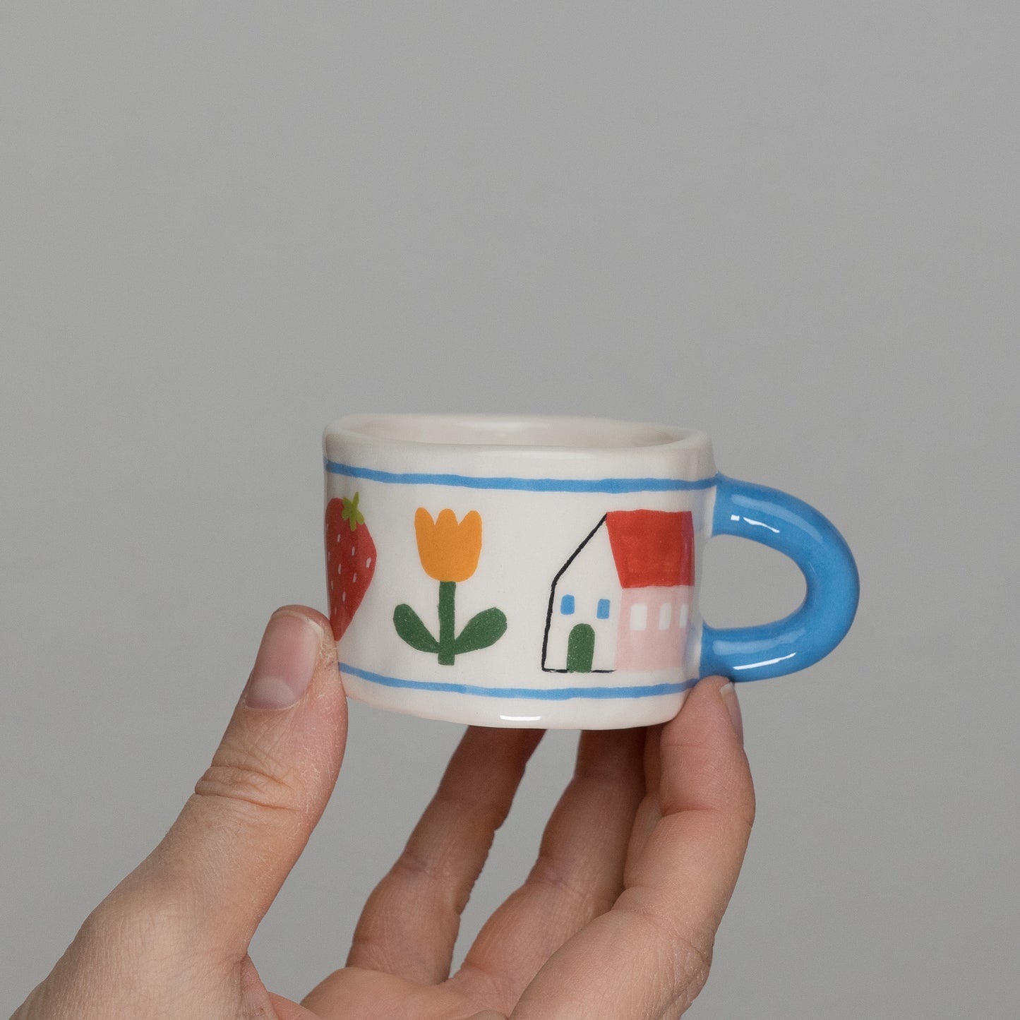 Tazzina con disegni e manico azzurro