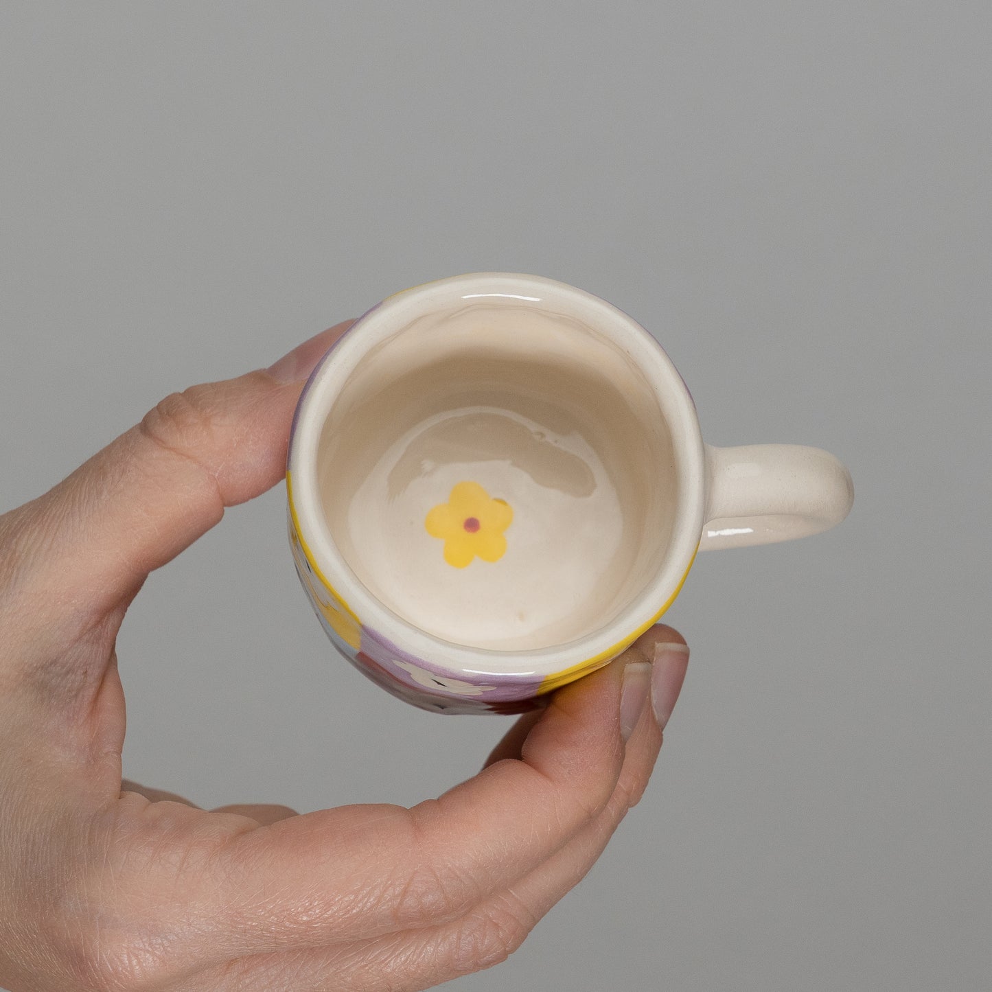 Tazzina con riquadri e fiori