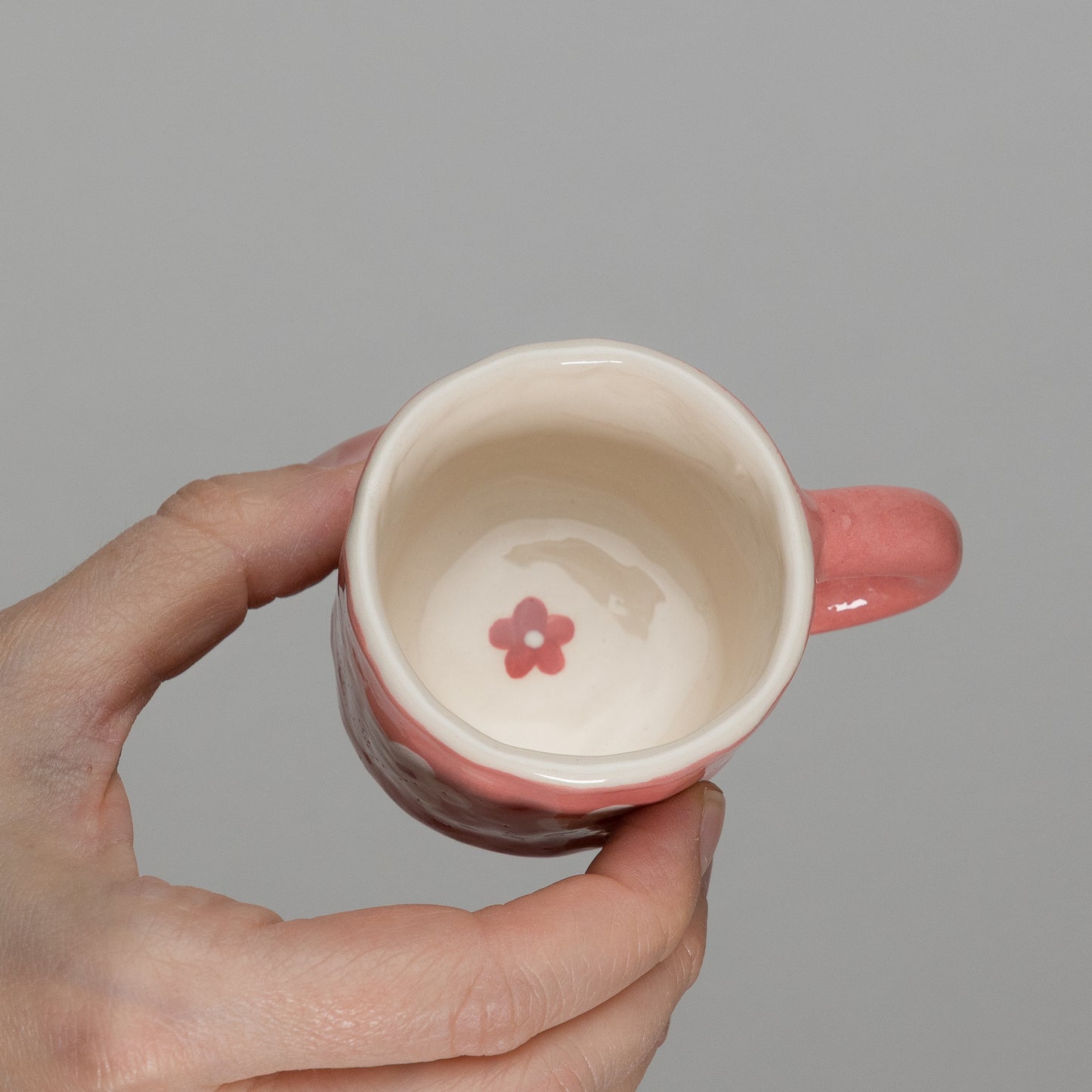 Tazzina rosa con fiori